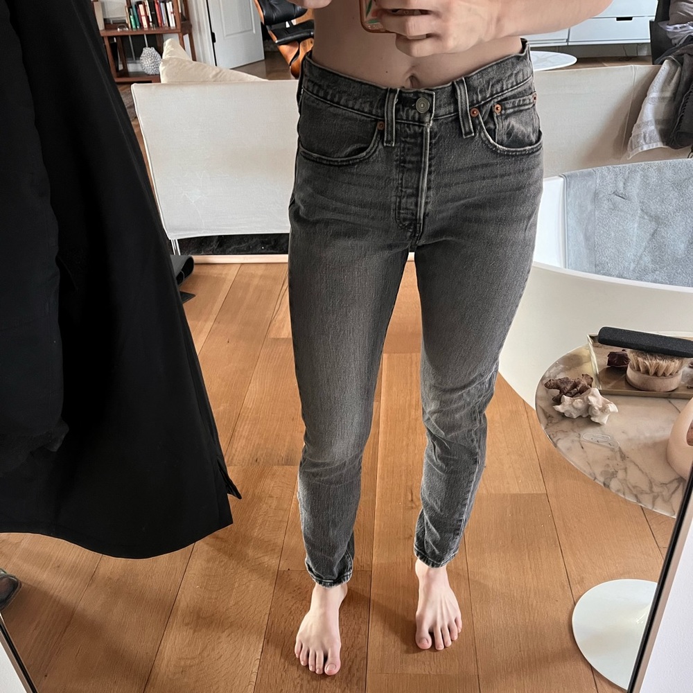Grey Levi’s 501 skinny